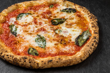 ピッツア　マルゲリータ　Margherita Pizza