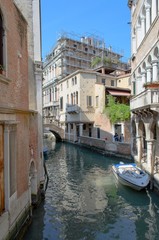 Fototapeta na wymiar View of non-touristic foreshortening in Castello, Venice