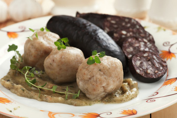 Bread dumplings with blood sausage