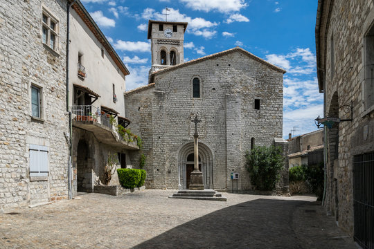  Eglise Saint-Pierre-aux-liens