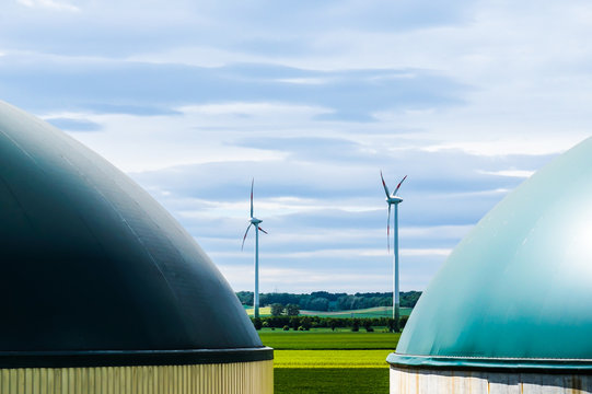 Biokraftwerk und Windr&auml;der