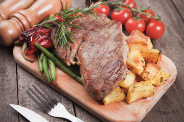 Beef steak with potato and vegetables