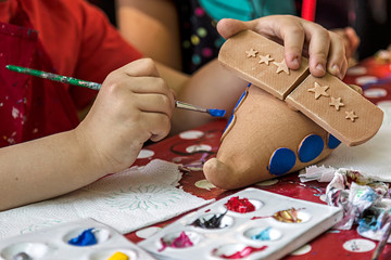 Obraz premium Children painting pottery 19