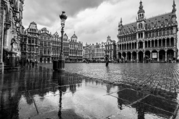reflejos en la grand place de bruselas