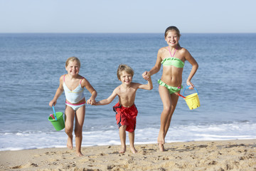 Naklejka premium Group Of Children Enjoying Beach Holiday