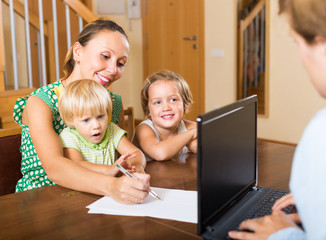 Agent consulting woman with kids