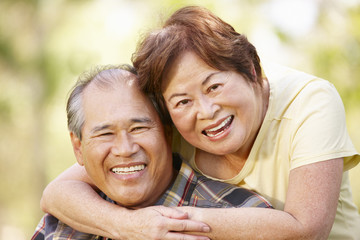 Obraz premium Portrait romantic senior Asian couple outdoors
