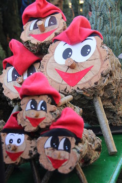 Ti&oacute; de Nadal, tronco de navidad, t&iacute;pico de Catalu&ntilde;a
