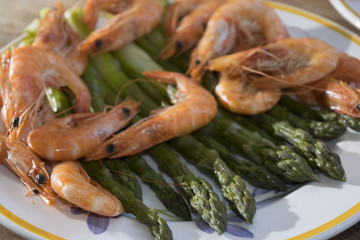 asparagus and shrimps