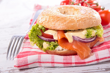 bagel with salmon