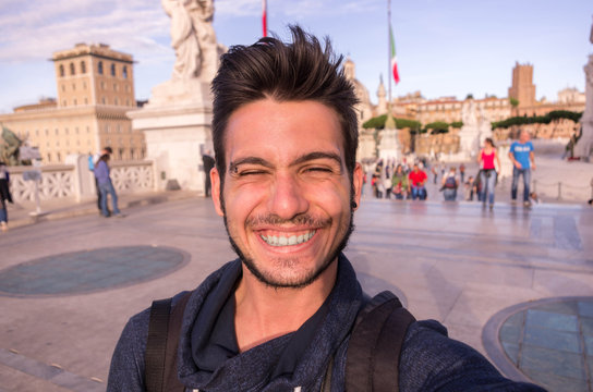 guy takes a selfie during his holiday - lifestyle, technology and people concept