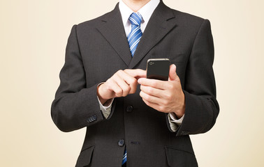 ビジネスイメージ　ボディパーツ　スマホ使用