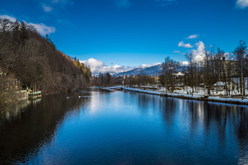Isartal mit Blick auf Bad Tölz und die Alpen