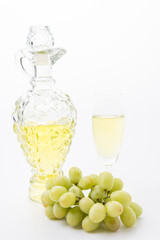 White wine and grapes