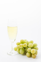 White wine and grapes