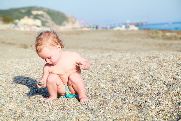 Fototapeta na wymiar Baby on the beach