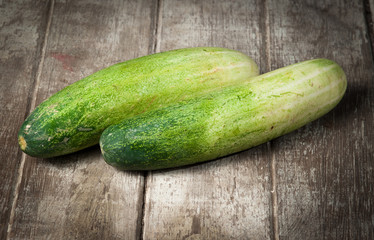 cucumber slices on wooden background