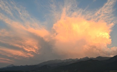 Naklejka premium Chmury nad Tatrami