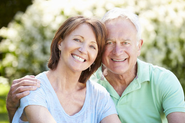 Naklejka premium Portrait Of Senior Couple Sitting In Summer Garden Together