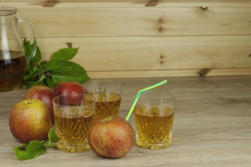 fresh apple juice, cool summer refreshment
