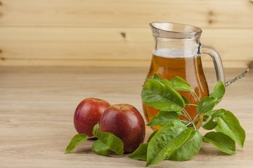 fresh apple juice, cool summer refreshment
