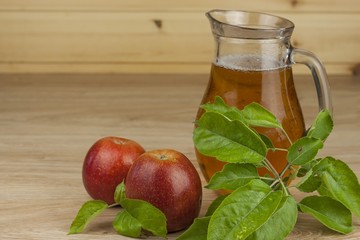 fresh apple juice, cool summer refreshment
