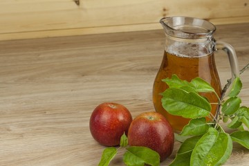 fresh apple juice, cool summer refreshment
