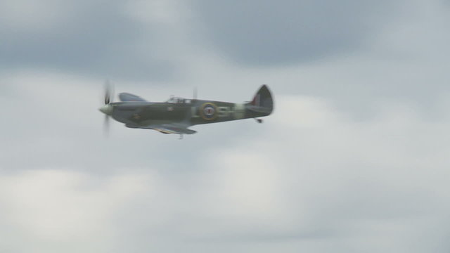 Spitfire 24 2S formation bg