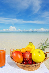南国の美しいビーチとフルーツ