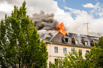 brennendes haus