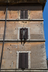 Segni di proiettile su un palazzo in Via Rasella - Roma