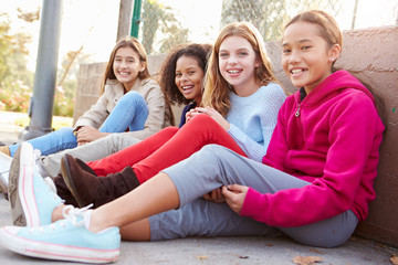 Obraz premium Four Young Girls Hanging Out Together In Park