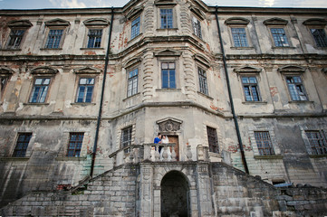 Fototapeta na wymiar Young wedding couple on background old castle