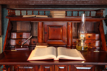 Obraz na płótnie Canvas Antique desk with books and and magnifying glass