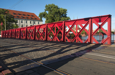 Czerwony most żelazny