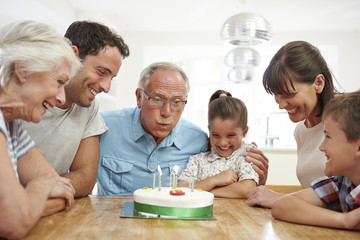 Obraz na płótnie Canvas Multi Generation Family Celebrating Grandfather's Birthday