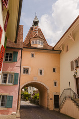 Saint-Ursanne, St-Ursanne, Altstadt, Stadttor, Saint-Pierre, Turmuhr, Jura, Frühling, Schweiz