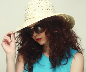 young surprised woman wearing hat and sunglasses