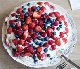 Pavlova Strawberry