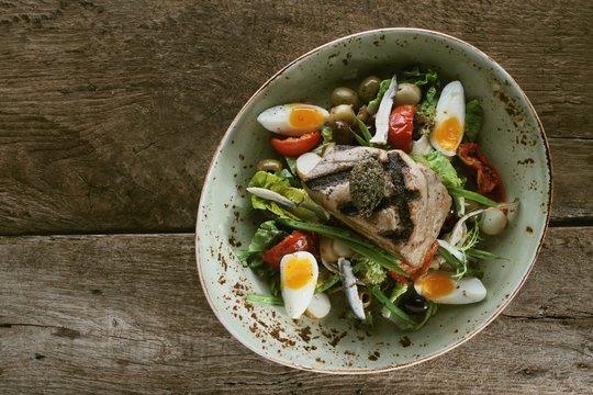 traditional nicoise salad