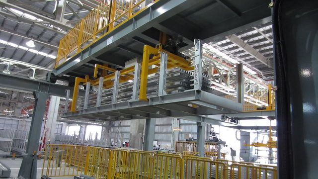 Automatic lifting in factory