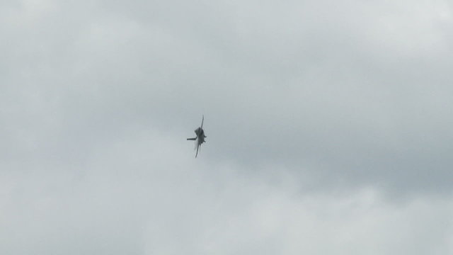 F-16 Falcon 24 4S turn