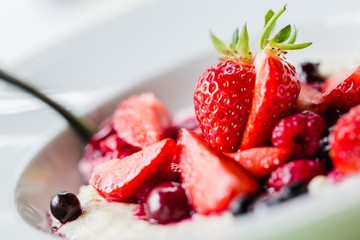 Berry, bowl, breakfast.