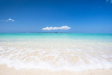 沖縄のビーチ・瀬底ビーチ - 84490826
