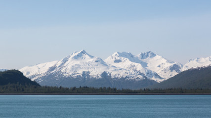 Fototapeta na wymiar Mountains in Glacier Bay