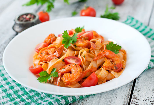 Fettuccine pasta with shrimp, tomatoes and herbs
