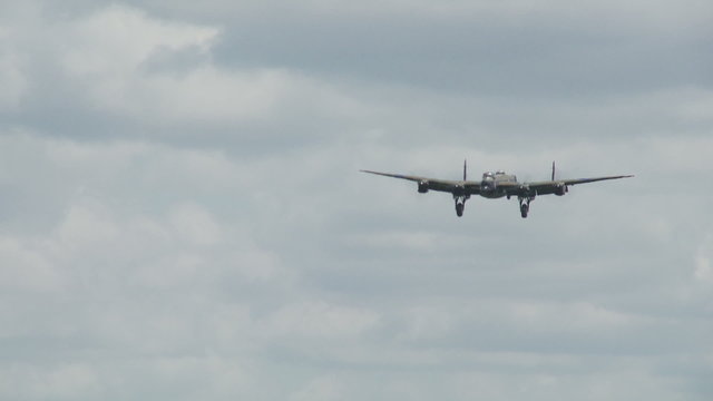 Avro Lancaster Landing 24 1