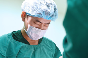 veterinarian surgery in operation room