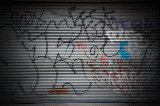 Hintergrund &ndash; runter gekommenes Garagentor