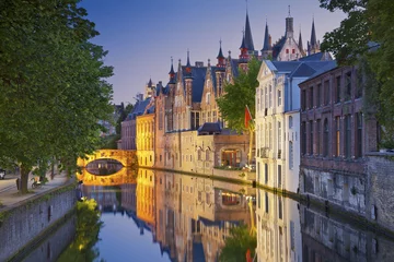 Fotobehang Brugge. Afbeelding van Brugge, België tijdens twilight blue hour. © rudi1976
